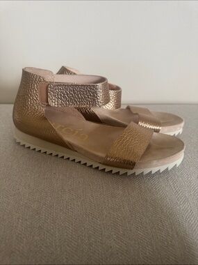 Pedro Garcia Metallic Rose Gold Textured Leather Sandals